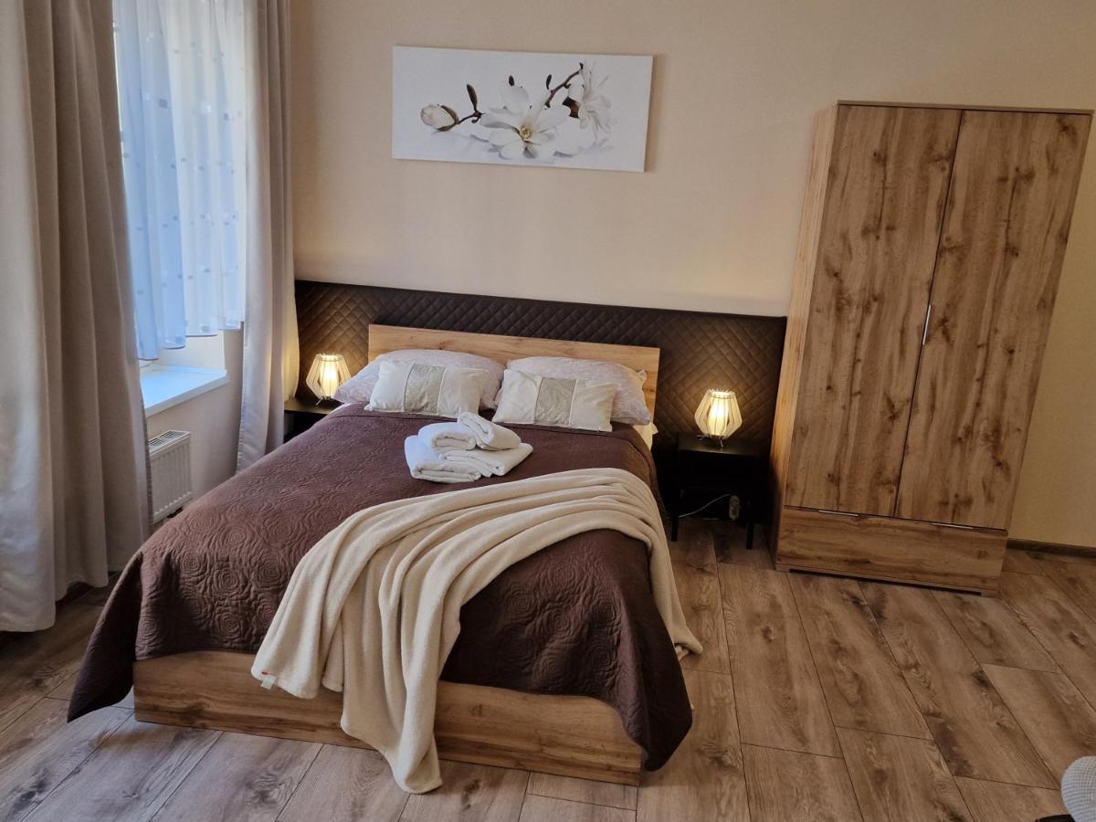 קטוביץ Aparthouse Apartamenty Centrum - In The City Center Near The Train Station מראה חיצוני תמונה