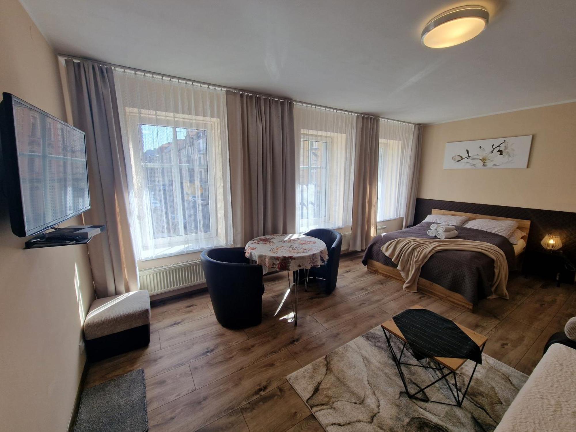 קטוביץ Aparthouse Apartamenty Centrum - In The City Center Near The Train Station מראה חיצוני תמונה