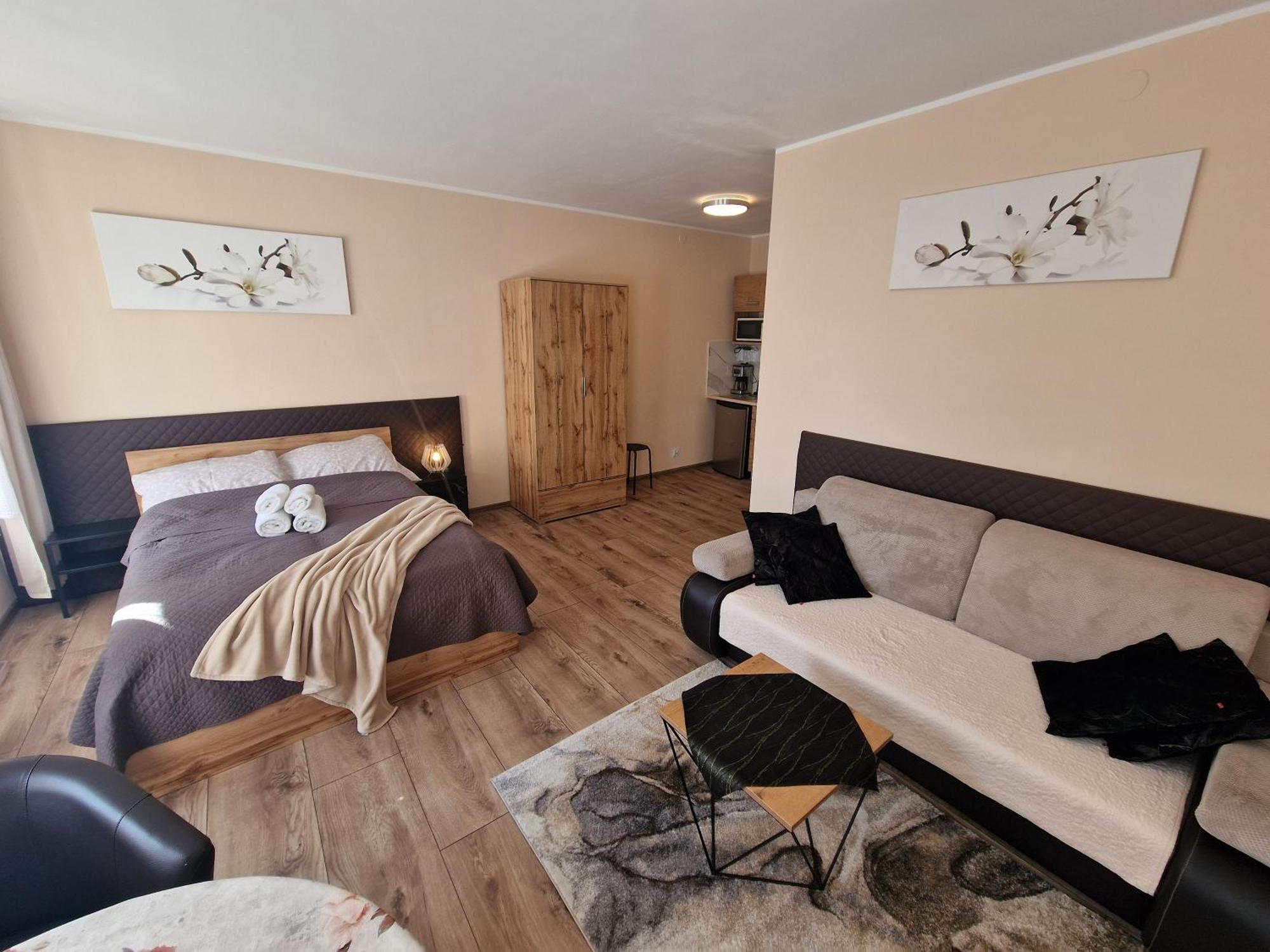 קטוביץ Aparthouse Apartamenty Centrum - In The City Center Near The Train Station מראה חיצוני תמונה