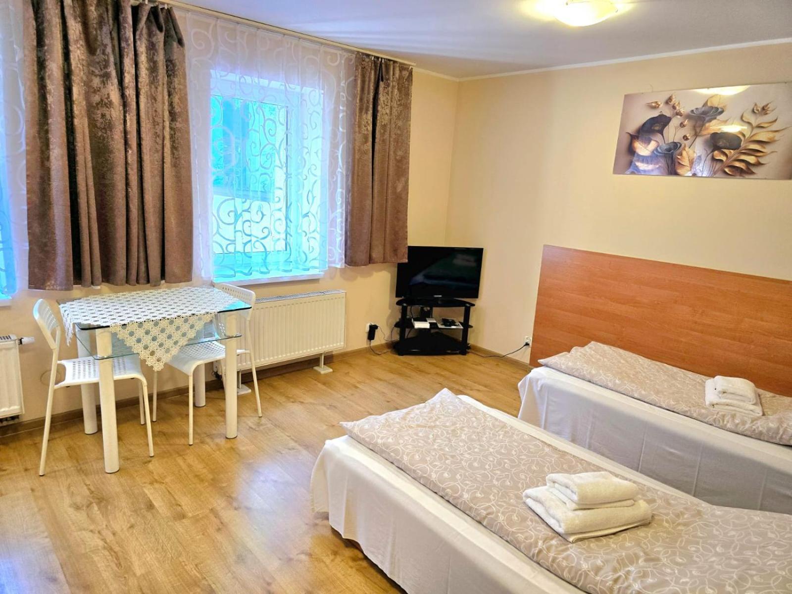 קטוביץ Aparthouse Apartamenty Centrum - In The City Center Near The Train Station מראה חיצוני תמונה