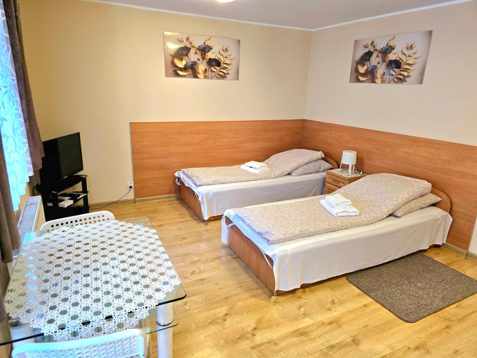 קטוביץ Aparthouse Apartamenty Centrum - In The City Center Near The Train Station מראה חיצוני תמונה