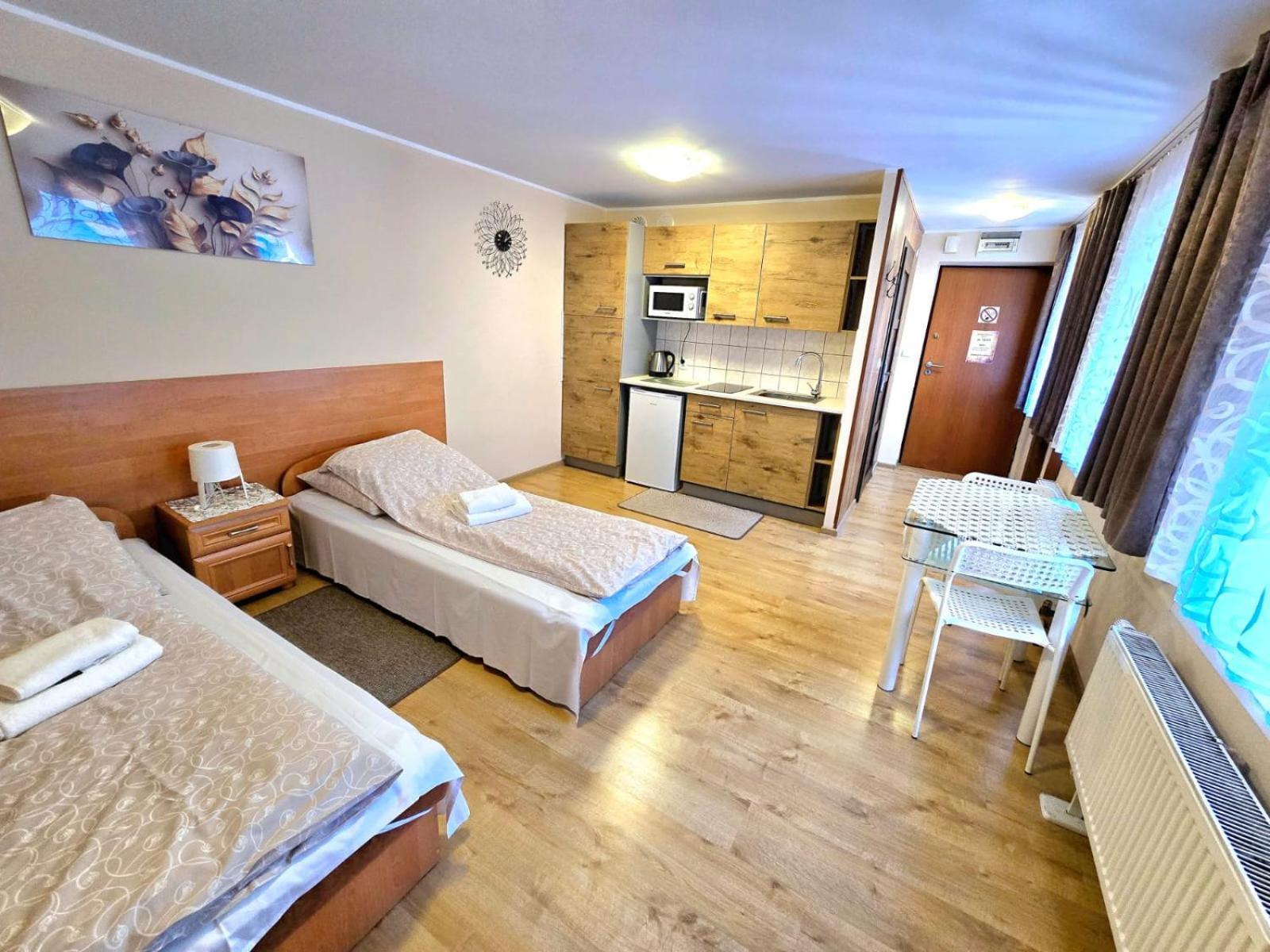 קטוביץ Aparthouse Apartamenty Centrum - In The City Center Near The Train Station מראה חיצוני תמונה