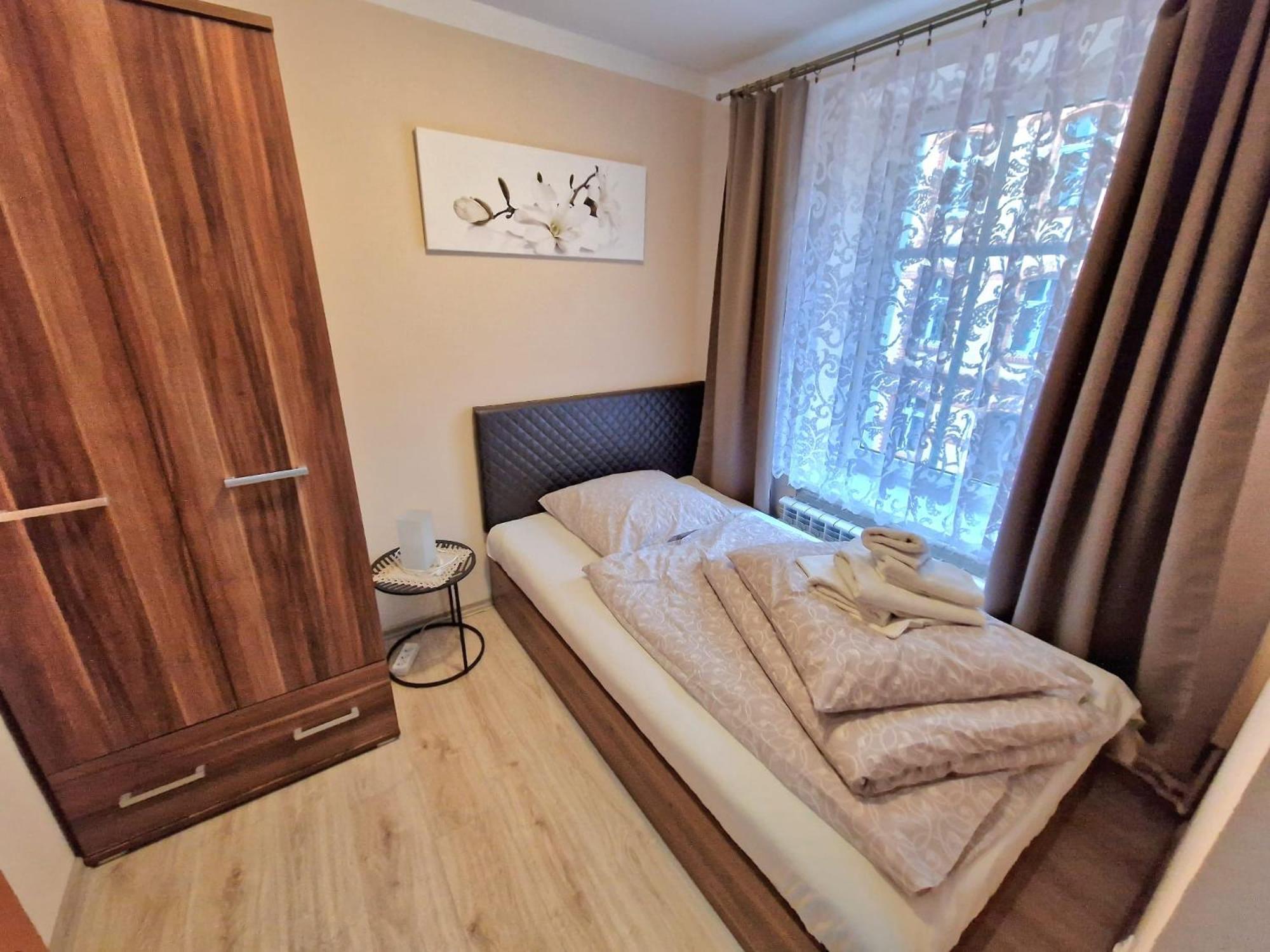 קטוביץ Aparthouse Apartamenty Centrum - In The City Center Near The Train Station מראה חיצוני תמונה